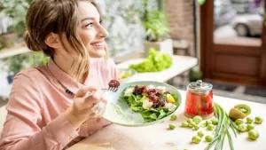 Healthy Foods For Women: बेहतर स्वास्थ्य के लिए और बीमारियों को दूर रहने के लिए आज से ही महिलाओं को अपनी डाइट मे शामिल करना चाहिये ये फूड्स-