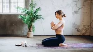 Yoga Tips In Hindi: घर पर योग करते समय इन बातों का रखे ध्यान